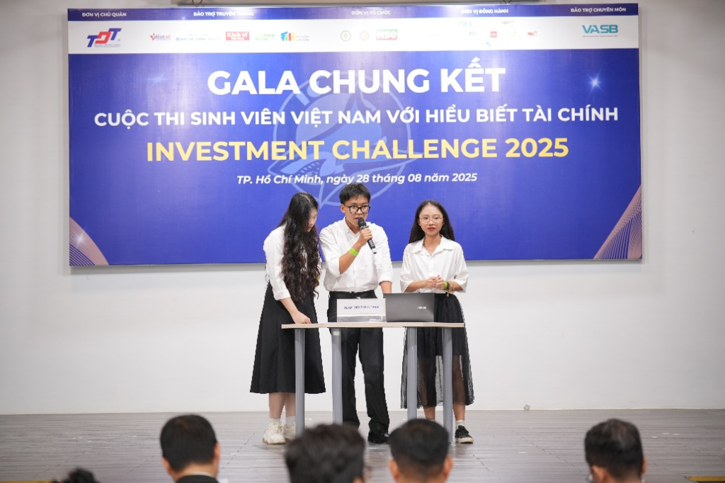 The teams competed enthusiastically