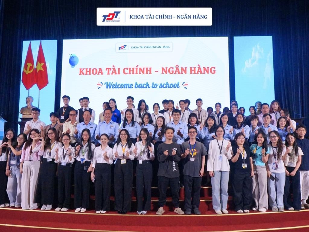 Khoa Tài Chính – Ngân hàng tổ chức chương trình chào đón sinh viên năm học 2026 – 2027