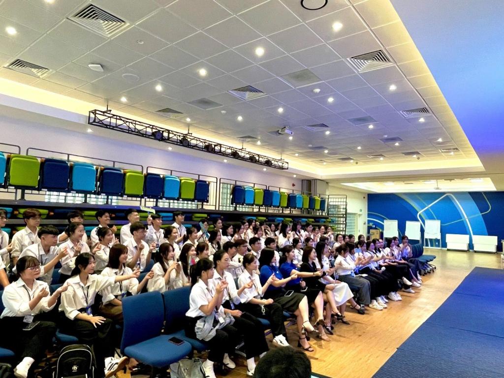 Chuyên đề hướng nghiệp 1 – tham quan và trải nghiệm tại ngân hàng thương mại cổ phần Á Châu (ACB)