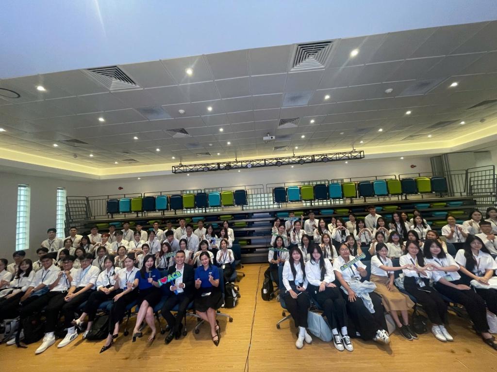 Chuyên đề hướng nghiệp 1 – tham quan và trải nghiệm tại ngân hàng thương mại cổ phần Á Châu (ACB)