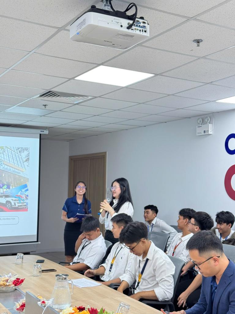 Sinh viên Khoa Tài chính – Ngân hàng trải nghiệm thực tế tại Ngân hàng Quân đội (MB) – Chi nhánh Nam Sài Gòn