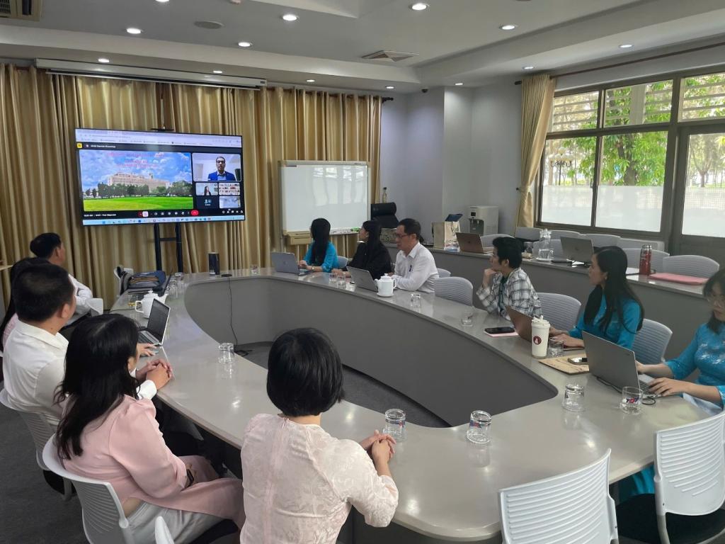 Faculty Of Finance And Banking holds an academic seminar: evaluating sustainability and circularity from financial and environmental perspectives