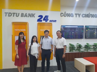 Đón tiếp và làm việc với Đại diện Khoa Tài chính, Trường Đại học Fengchia, Đài Loan.